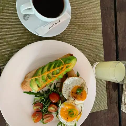 Eggs & Greens before